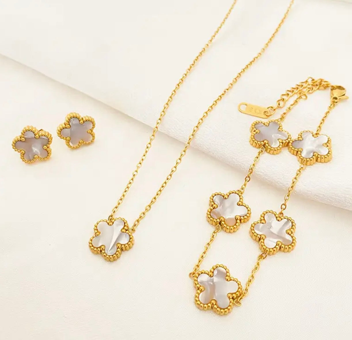 3PCS LUXURY LEAF PENDANT SETS